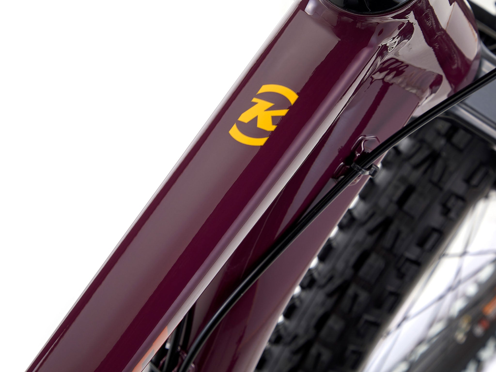 Side view of the Process 134 DL 27.5 trail bike showcasing its sleek design and full suspension.