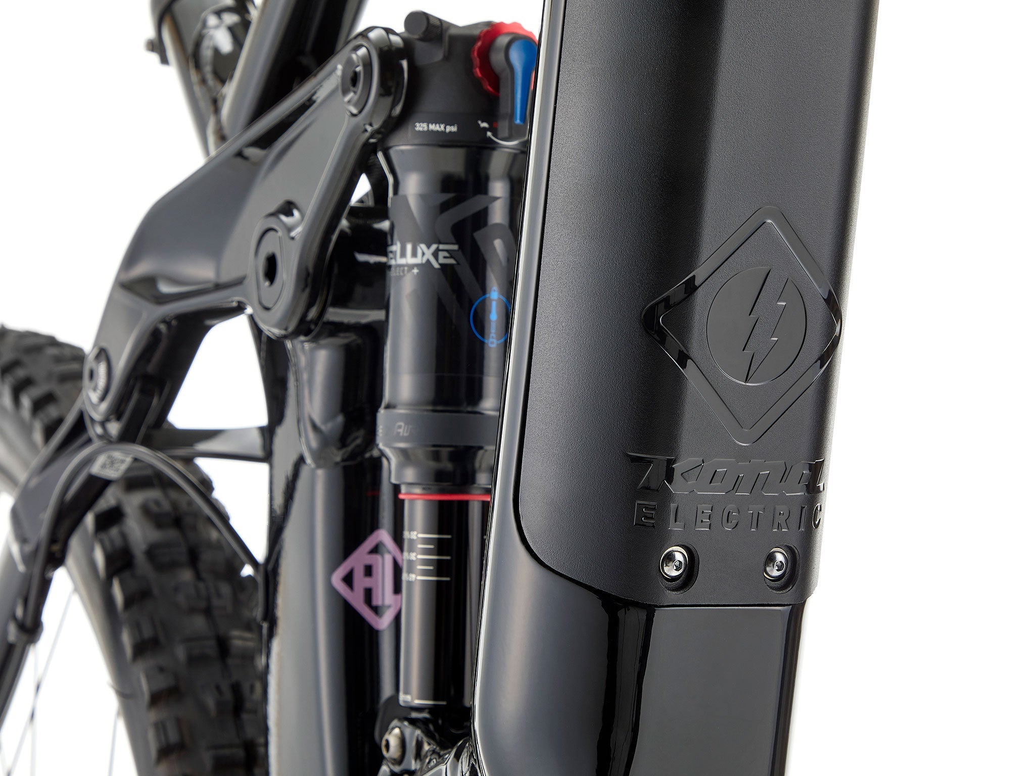 Remote 160 e-MTB on a steep trail, highlighting its hydraulic brakes and Shimano motor.