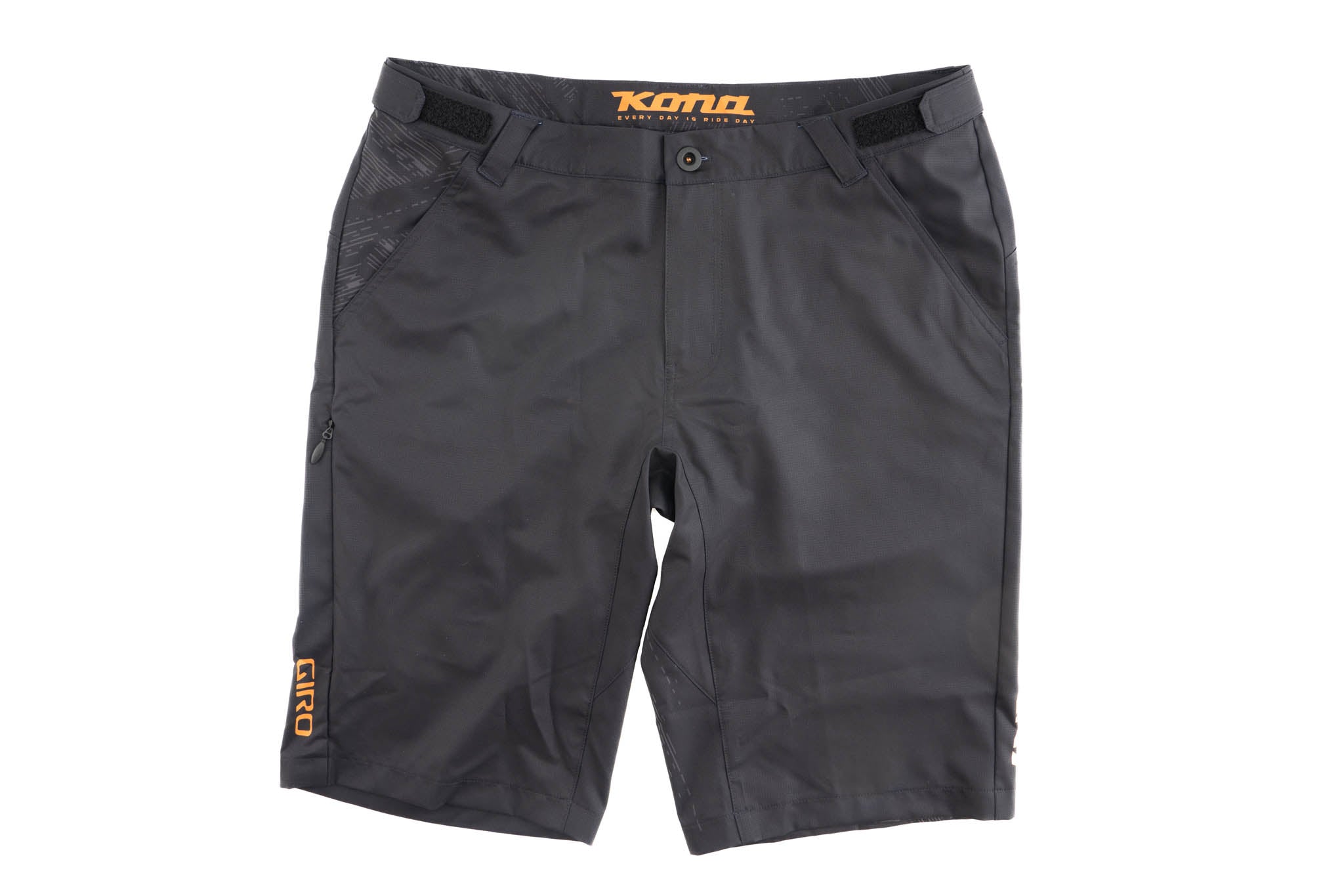 Men's black cycling shorts featuring deep pockets for convenience during rides.
