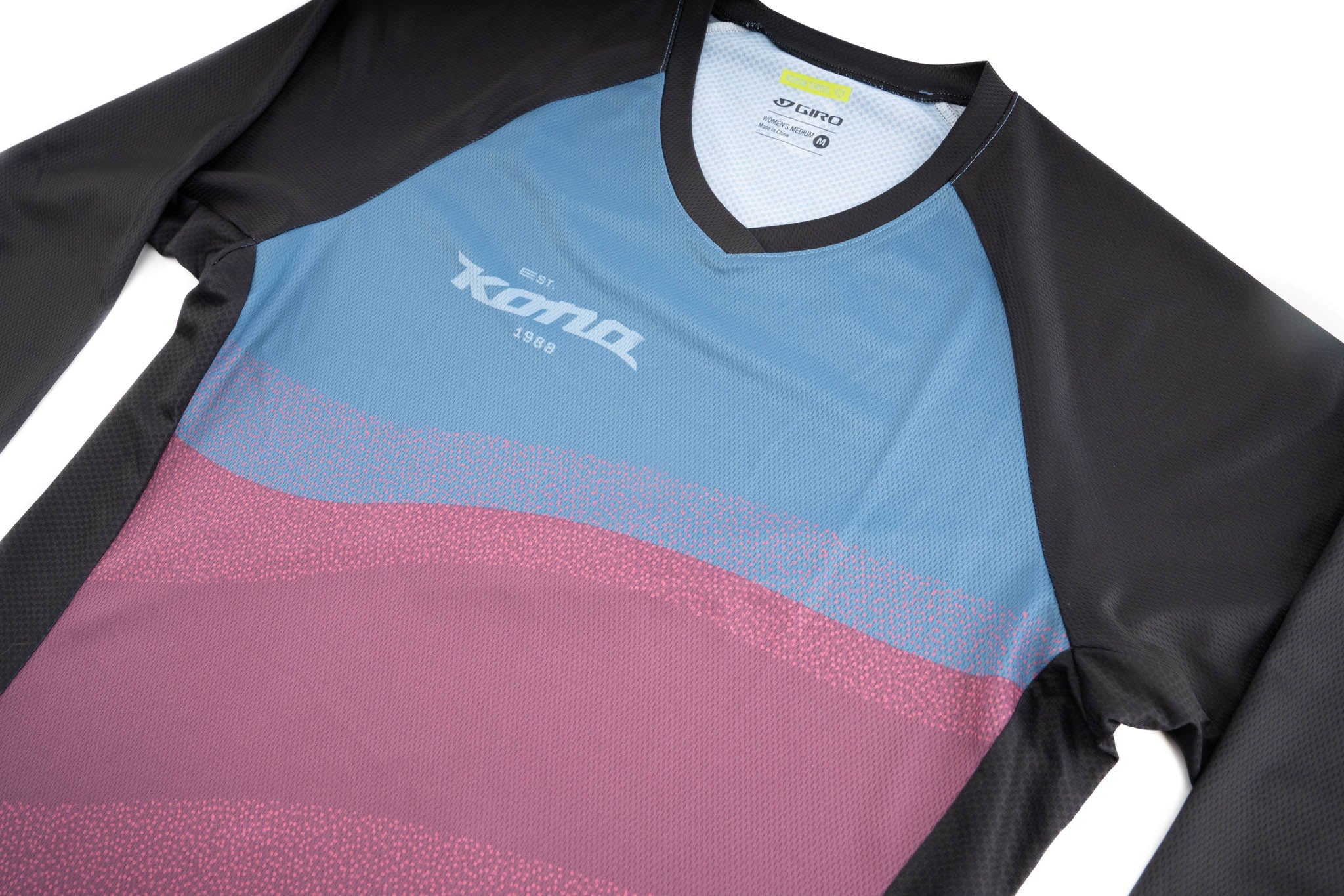 Front view of the Vista womens jersey with mesh ventilation panels for breathability