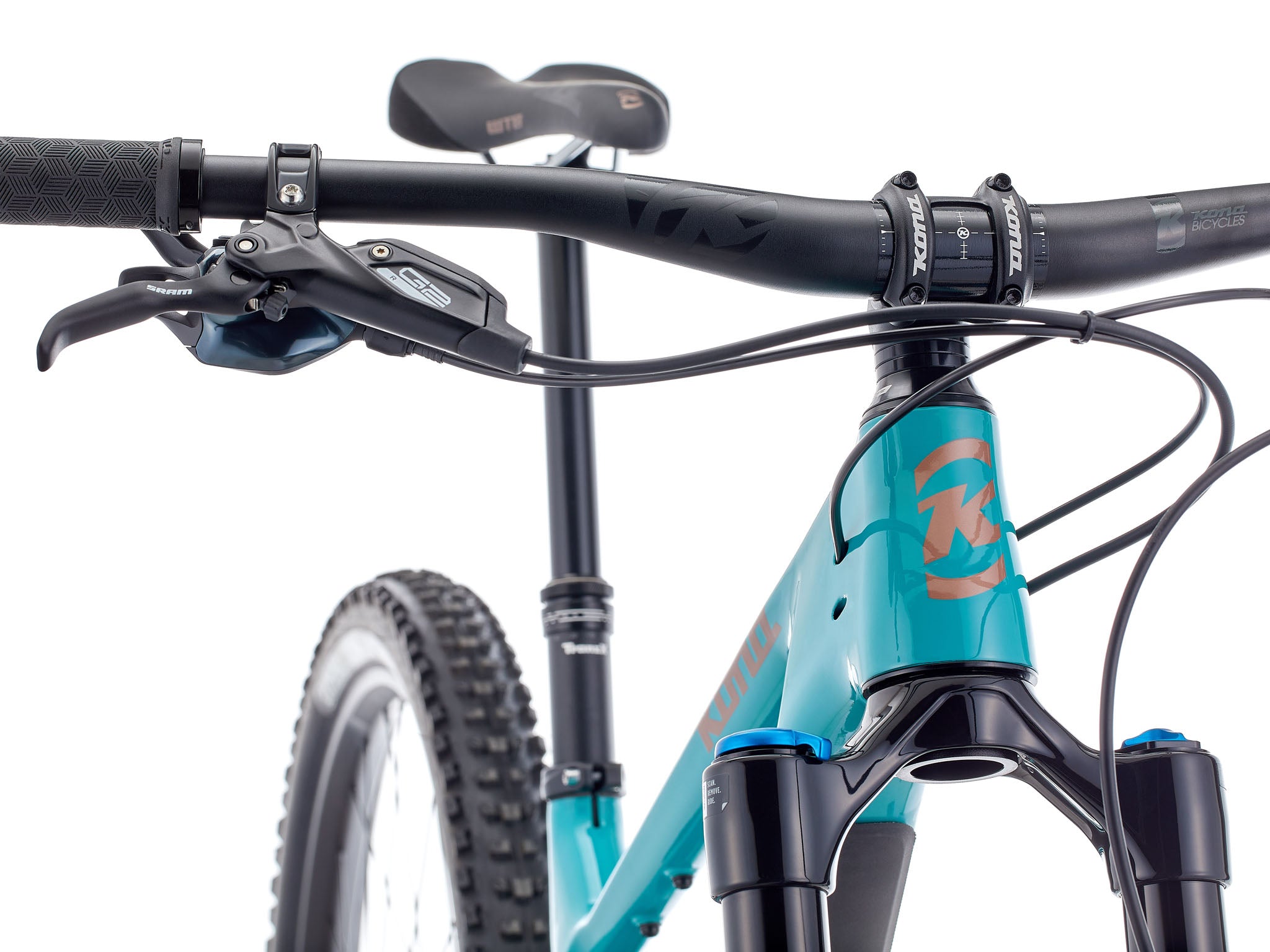 Close-up of the SRAM GX drivetrain on the Carbon Fiber Trail Master 153 CR, highlighting its reliability.