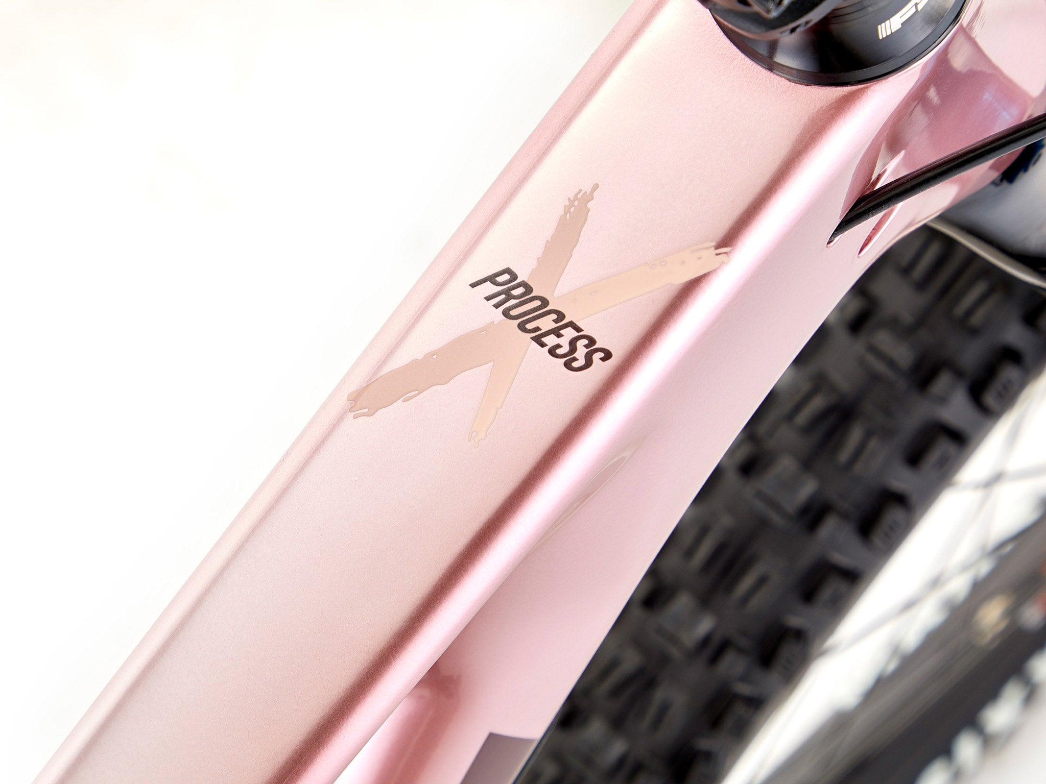 Close-up of carbon frame and suspension of Process X CR