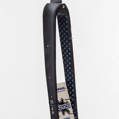 Kona Libre carbon fork with matte black finish and flat mount disc brakes, showcasing the sleek design from a side angle.
